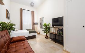 Central Studio Apartment